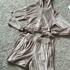 SKIMS Velour Sweatsuit Size XS. Worn Once!!!